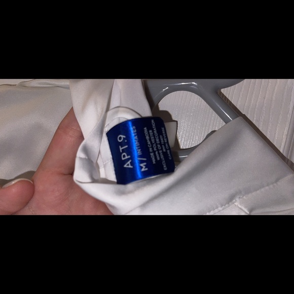 Apt 9 Mrs. Robe - Picture 4 of 5